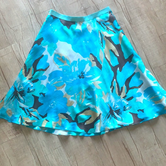 Banana Republic Blue Floral Silk Skirt, 2 - Picture 1 of 5